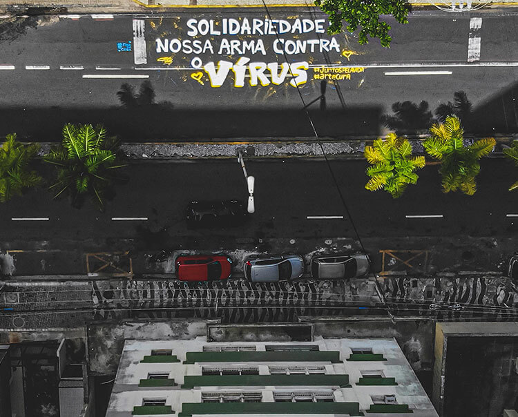 Ruas do Recife recebem intervenção urbana com mensagens de solidariedade e esperança
